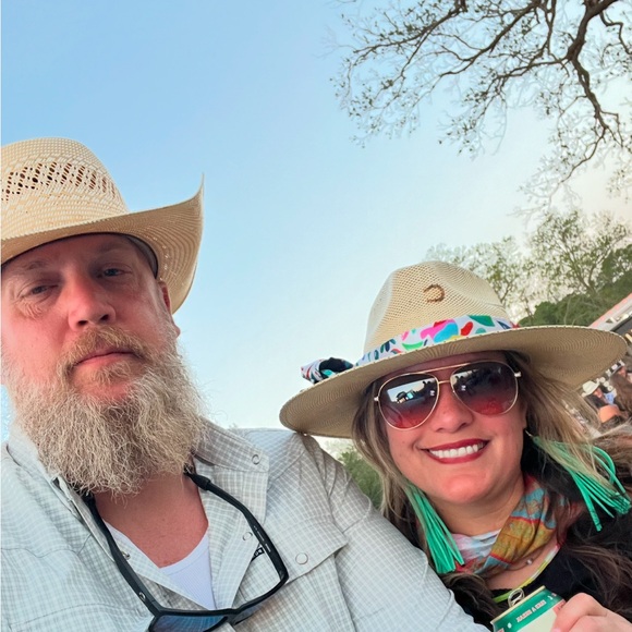 🎥 LIVE SHOW ALERT! 🎥 - Picture 3 of 16